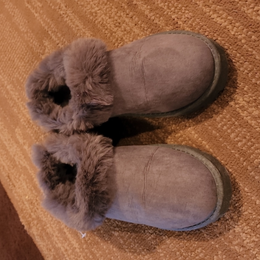 Slippers never worn